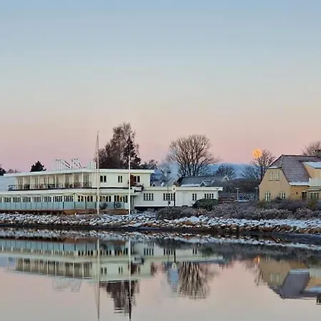 Hørby Færgekro Hotel 3*